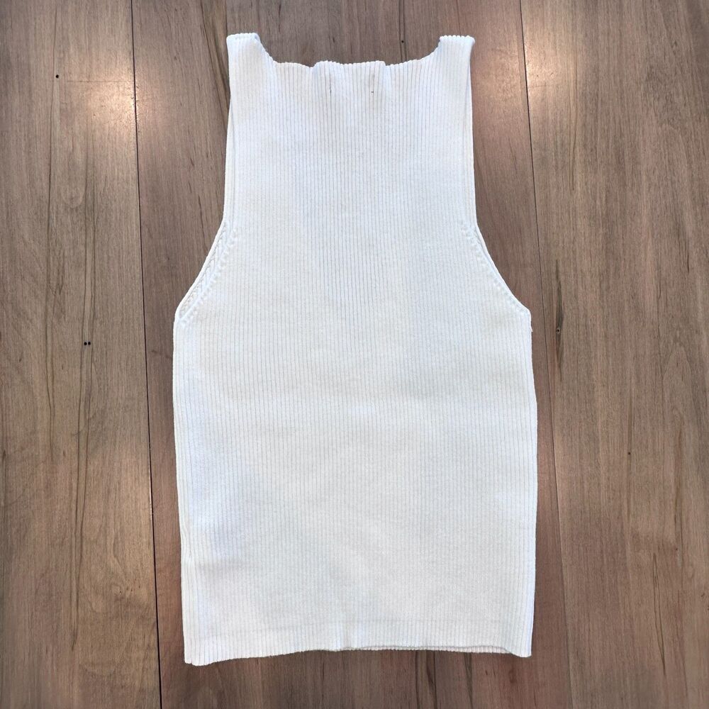 Basic White Ribbed Knit V-Neck Tank Top Size‎ Small - Picture 2 of 4